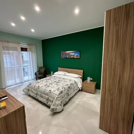 לינה וארוחת בוקר Karim's House פורטיצ'י